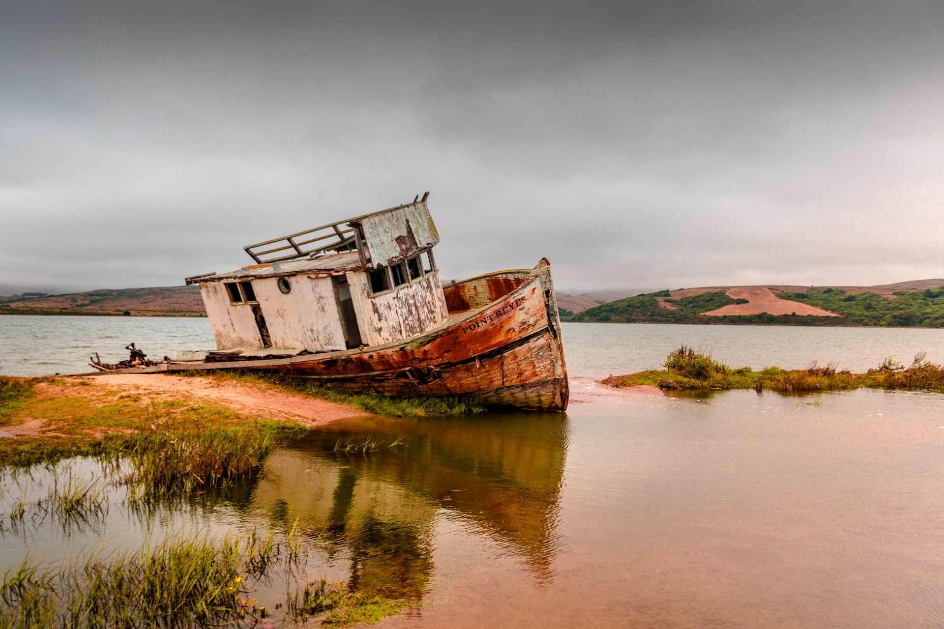 A boat that has run aground. Photo by Heidi Kaden on Unsplash.